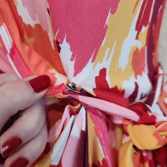 Maggy London Printed Abstract Jersey Wrap Dress V-Neck Watercolor Pink Size 4 - Picture 7 of 10